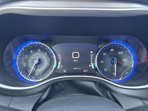 Used 2023 Chrysler Pacifica Touring-L FWD image 18