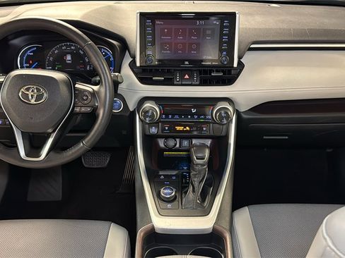 Used 2020 Toyota RAV4 Limited image 17