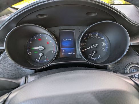 Used 2018 Toyota C-HR XLE FWD image 11