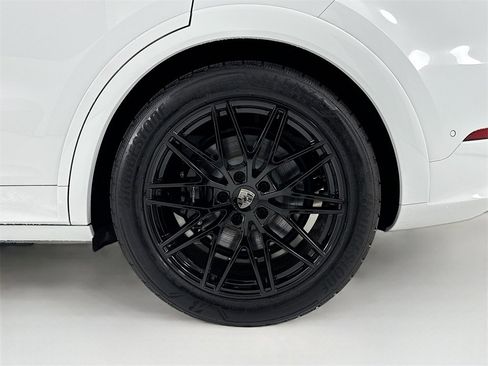 New 2025 Porsche Cayenne Turbo image 32