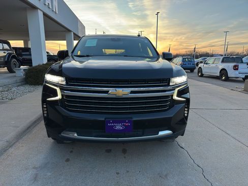 Used 2023 Chevrolet Suburban LT image 8