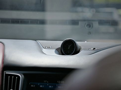 Used 2017 Maserati Levante image 18