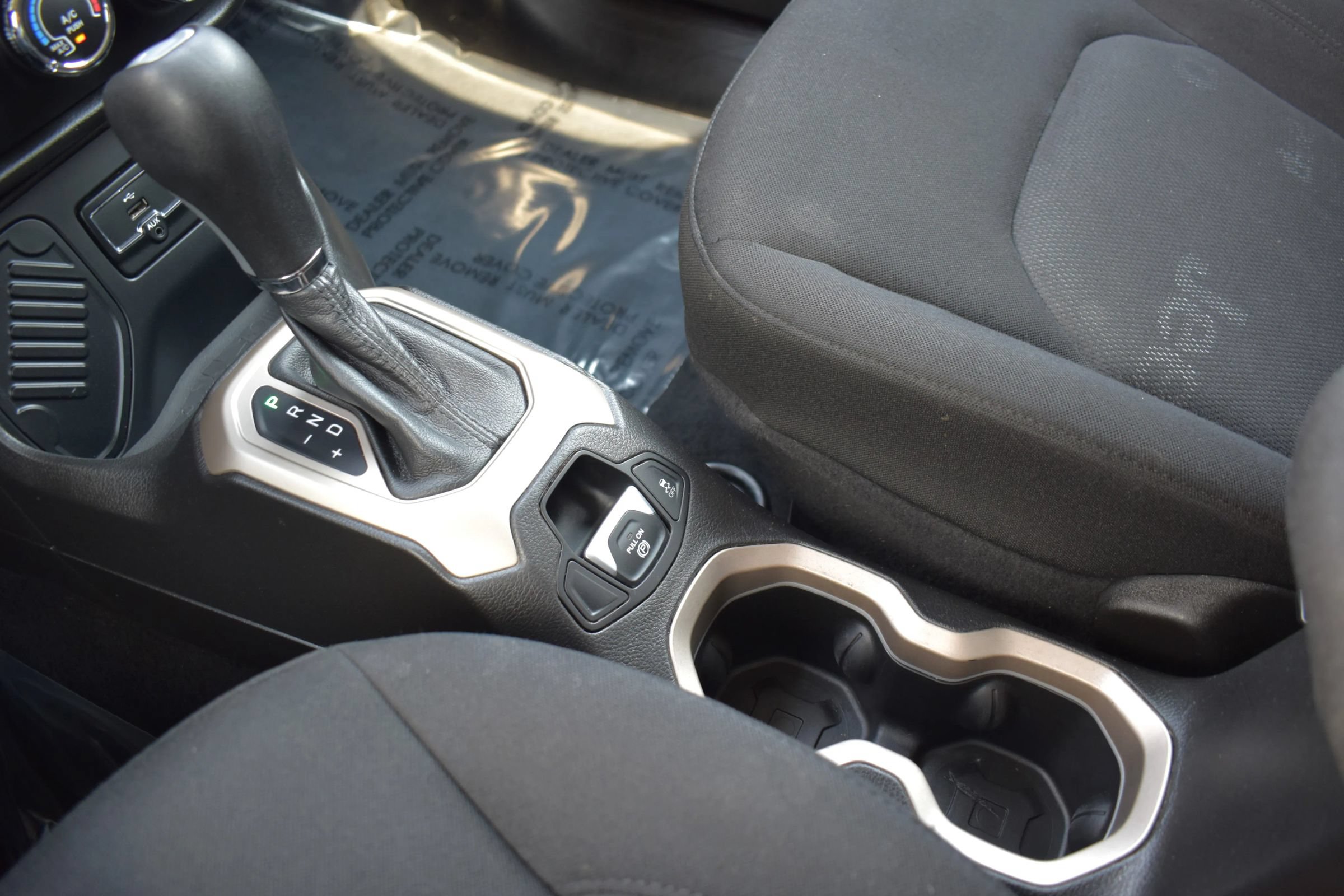 Used 2017 Jeep Renegade Latitude FWD image 28