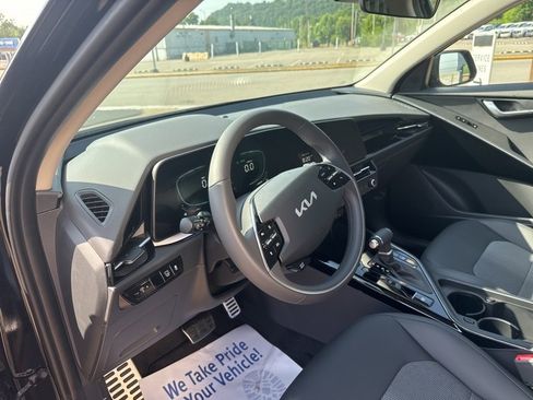 New 2025 Kia Niro EX Touring image 24