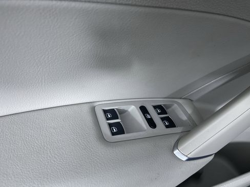 Used 2016 Volkswagen Passat 1.8T SE w/ Lighting Package (P06) image 14