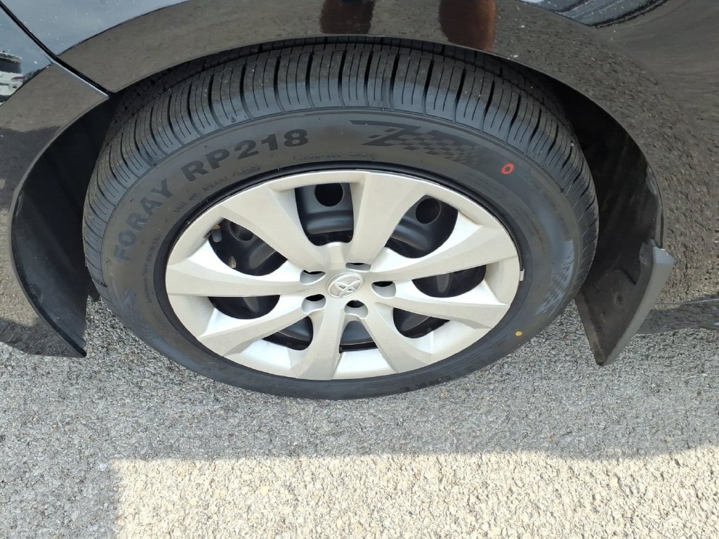 Used 2025 Toyota Corolla LE FWD image 5