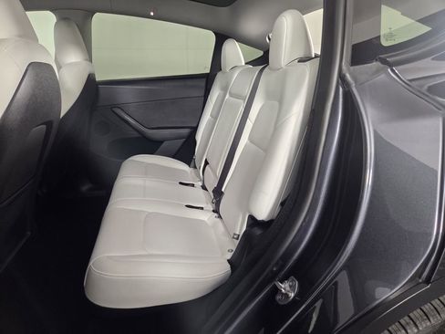 Used 2024 Tesla Model Y Long Range AWD/4WD image 25