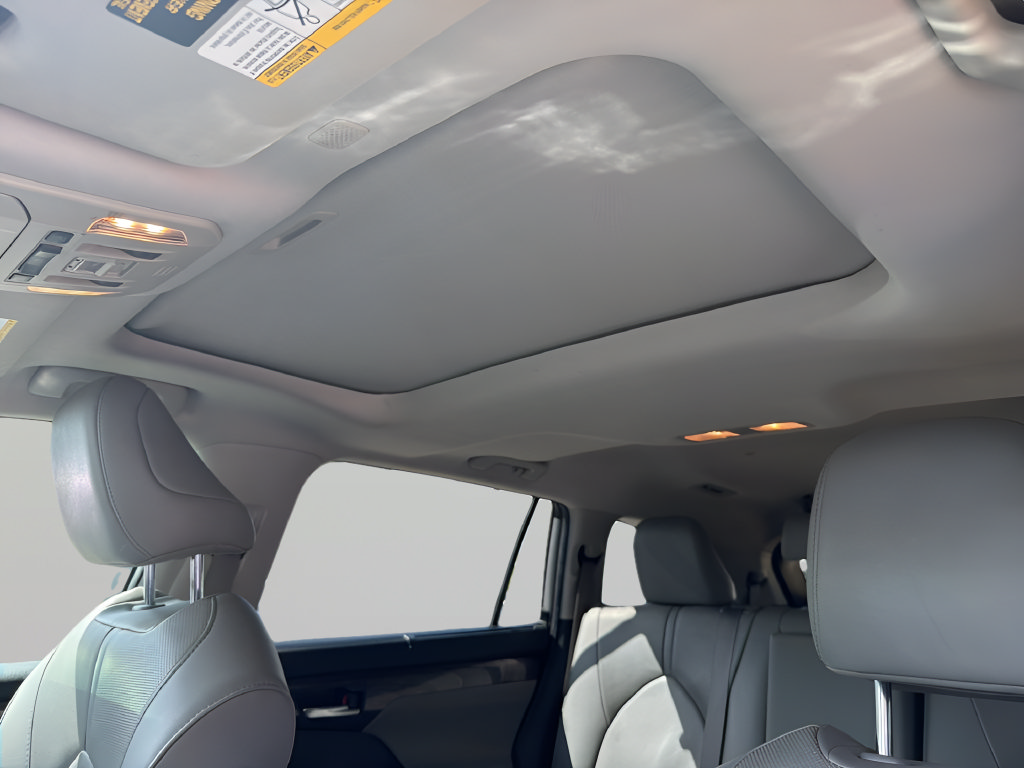 Used 2020 Toyota Highlander Limited FWD image 26