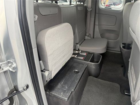 Used 2012 Toyota Tacoma 4x4 Access Cab V6 w/ SR5 Pkg image 33