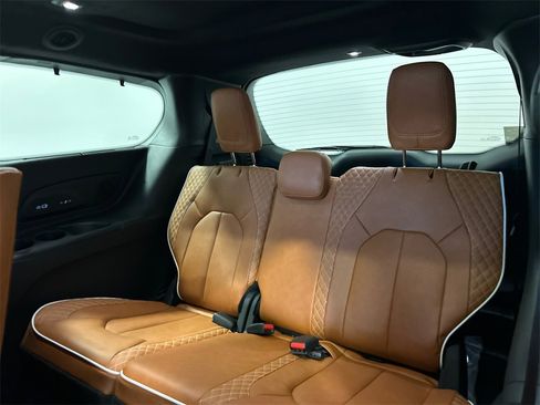 New 2026 Chrysler Pacifica Pinnacle image 29