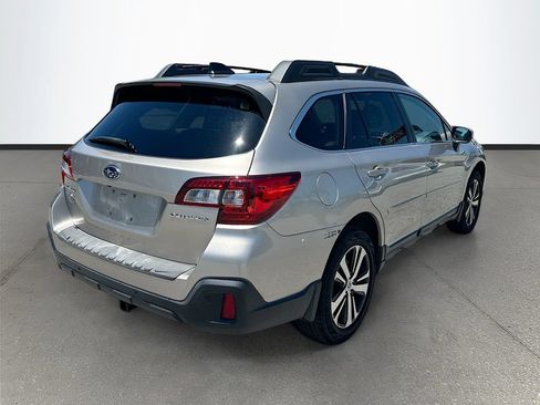 Used 2018 Subaru Outback 2.5i Limited AWD/4WD image 7