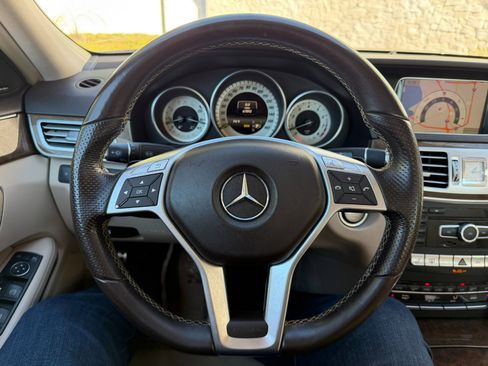Used 2014 Mercedes-Benz E 350 4MATIC Sedan image 28