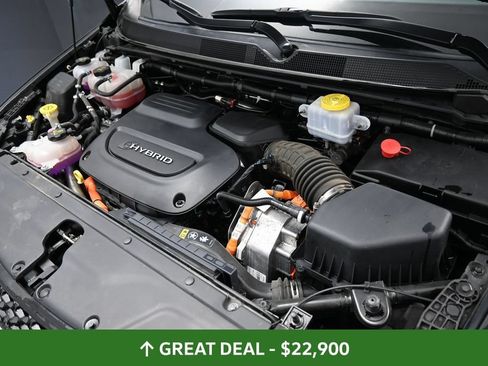 Used 2023 Chrysler Pacifica Touring-L FWD image 14