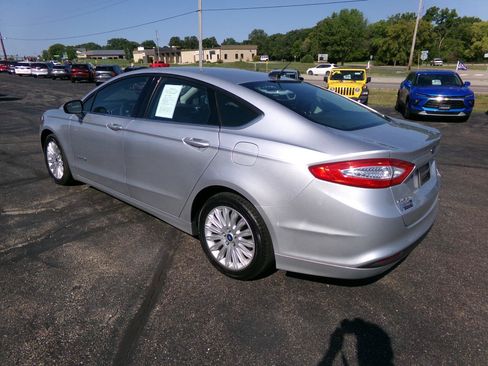 Used 2014 Ford Fusion SE FWD image 5