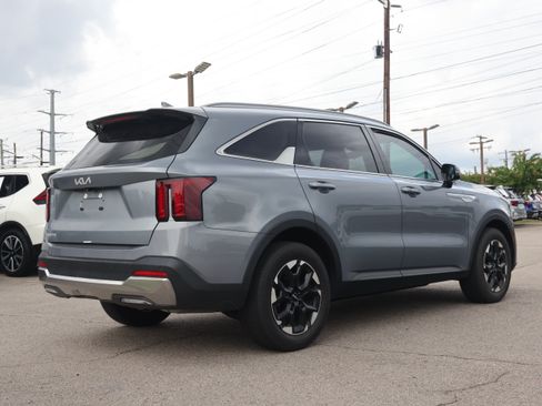 Used 2025 Kia Sorento S FWD image 5