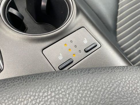 Used 2023 Toyota Camry SE image 12