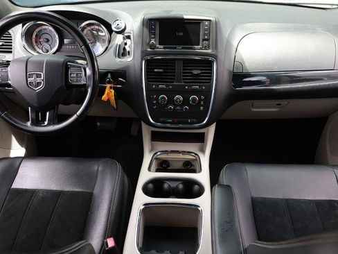 Used 2017 Dodge Grand Caravan SXT FWD image 22