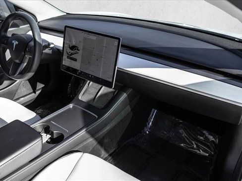 Used 2021 Tesla Model 3 Standard Range Plus image 23