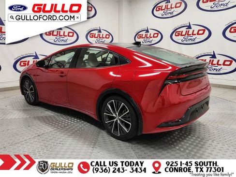 Used 2024 Toyota Prius XLE FWD image 5