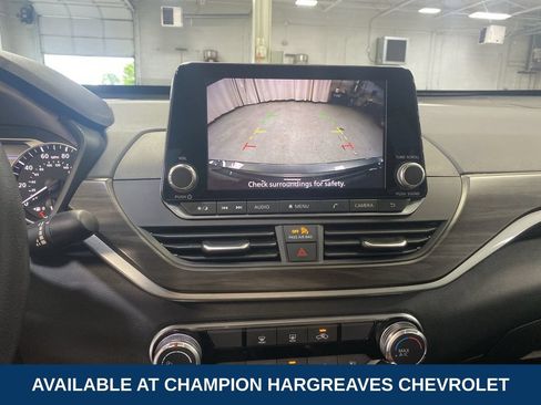 Used 2024 Nissan Altima 2.5 SV FWD image 19