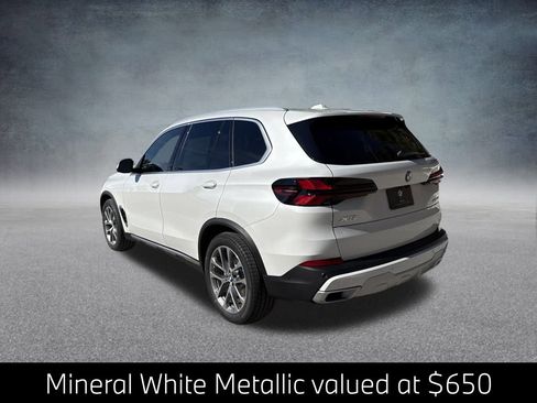 New 2026 BMW X5 xDrive40i w/ Parking Assistance Package image 3