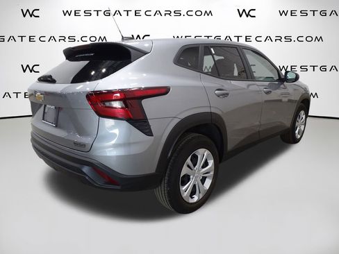 Used 2024 Chevrolet Trax LS image 42