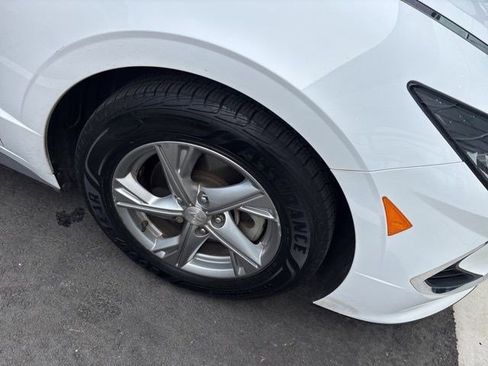 Used 2023 Hyundai Sonata SE image 3