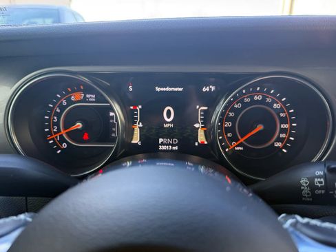 Used 2020 Jeep Wrangler Unlimited Sahara image 3