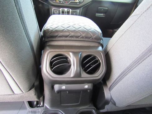 Used 2025 Jeep Wrangler Unlimited Sport AWD/4WD image 20