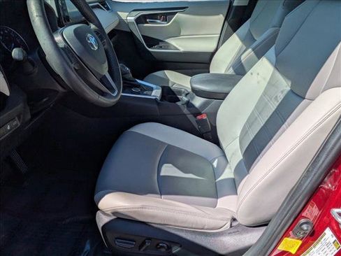 Used 2021 Toyota RAV4 XLE Premium image 14