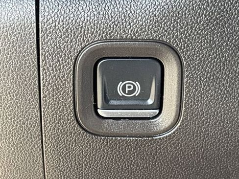 Used 2021 Chevrolet Silverado 1500 LTZ image 22