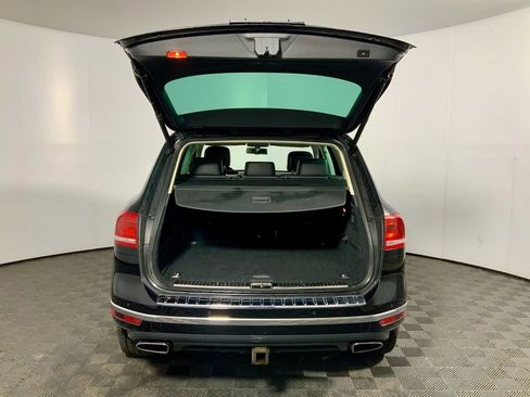 Used 2016 Volkswagen Touareg TDI image 14