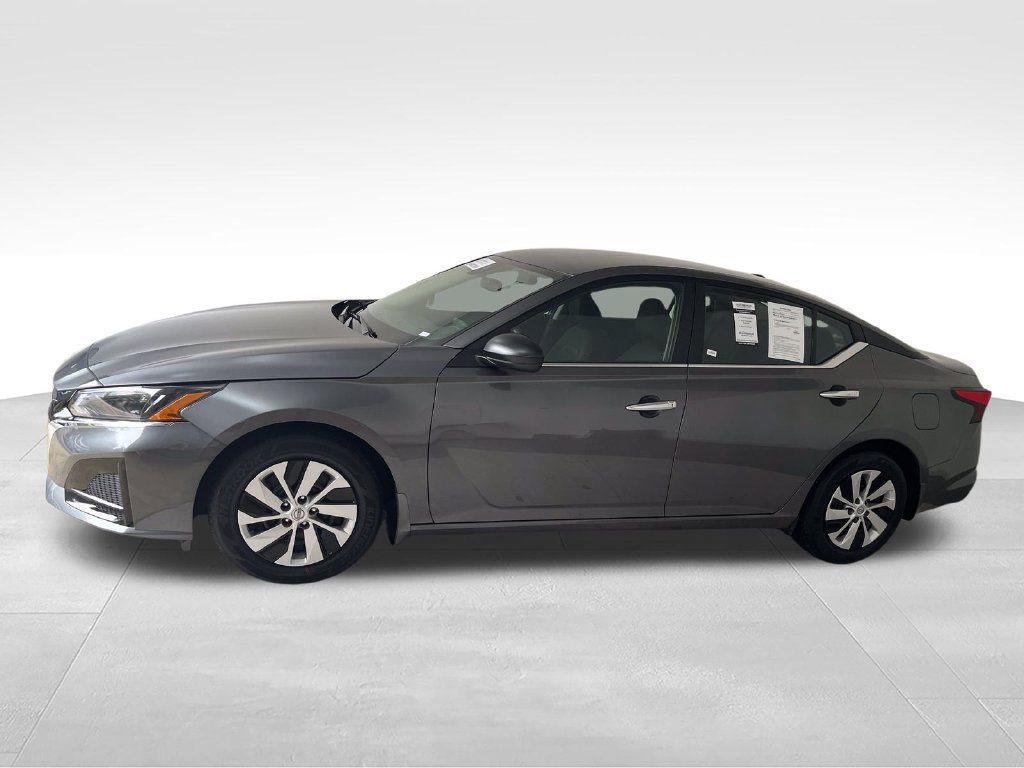 Used 2025 Nissan Altima 2.5 S FWD image 2