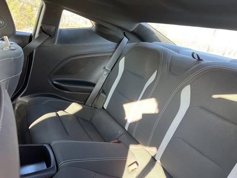 Used 2020 Chevrolet Camaro LT w/ Technology Package image 28