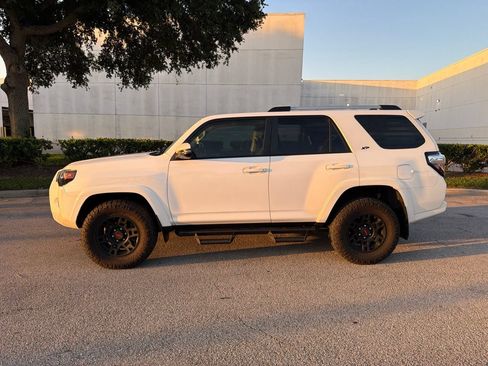 Used 2024 Toyota 4Runner SR5 Premium w/ Moonroof Package AWD/4WD image 2