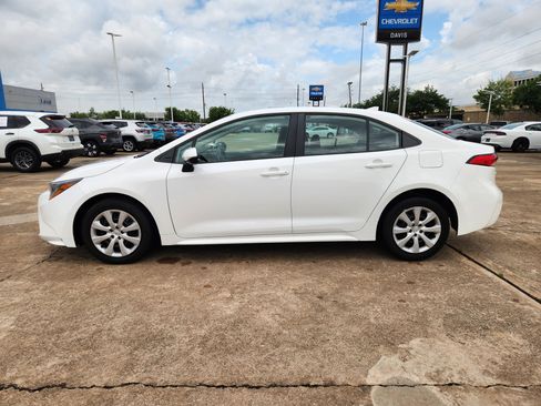 Used 2024 Toyota Corolla LE FWD image 5
