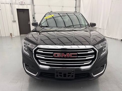 Used 2024 GMC Terrain SLT AWD/4WD image 2