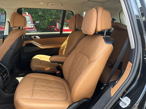 Used 2024 BMW X7 xDrive40i w/ Premium Package AWD/4WD image 39
