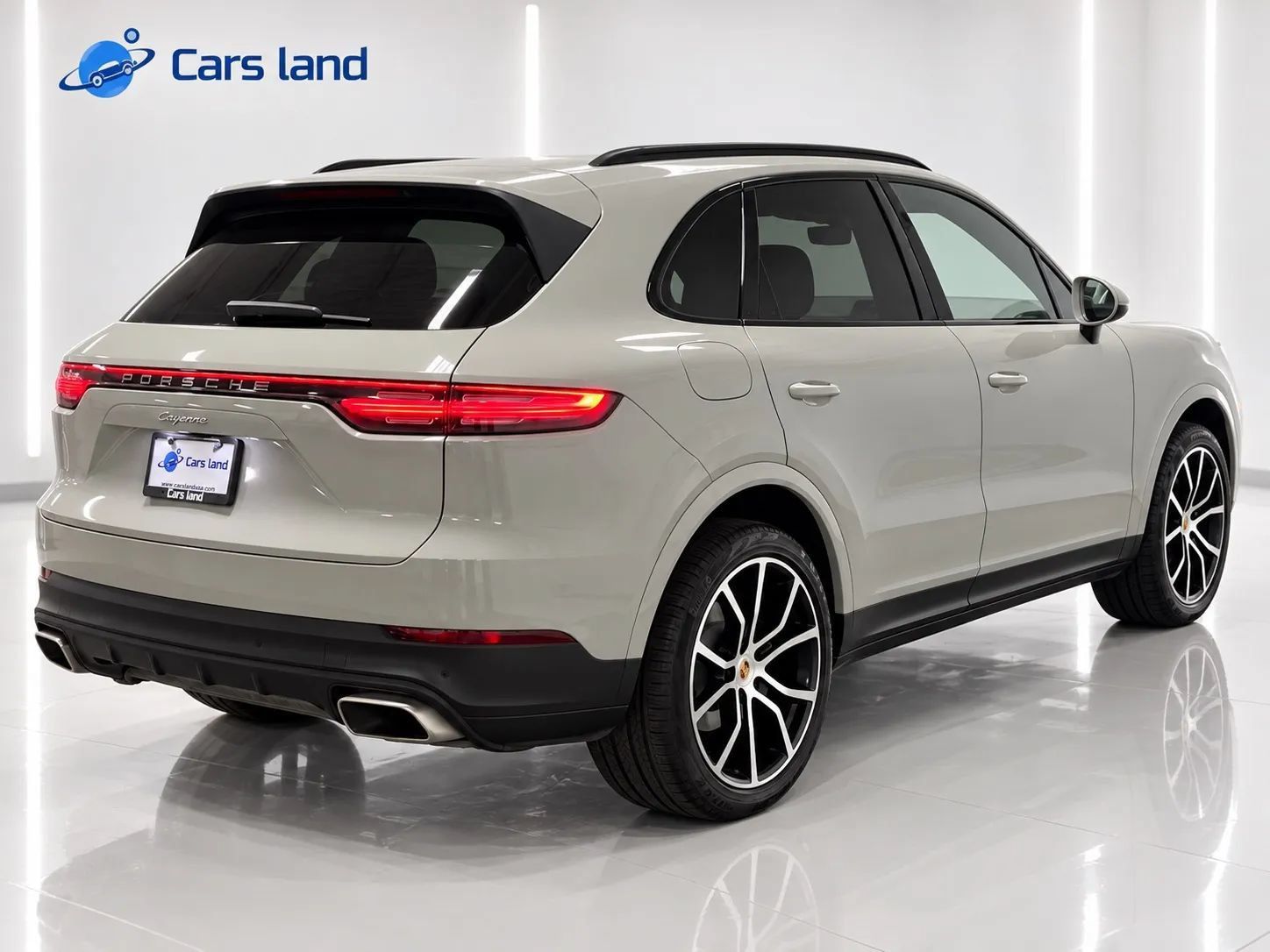 Used 2020 Porsche Cayenne AWD/4WD image 2