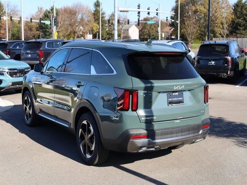 Used 2025 Kia Sorento EX image 4