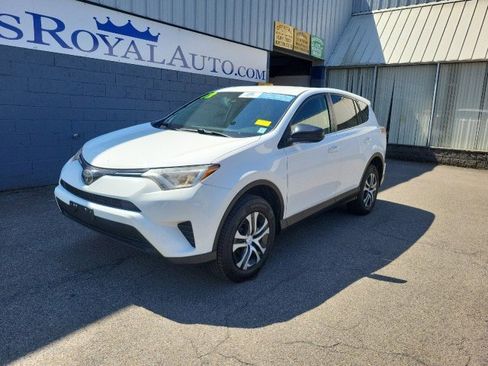 Used 2018 Toyota RAV4 LE image 2