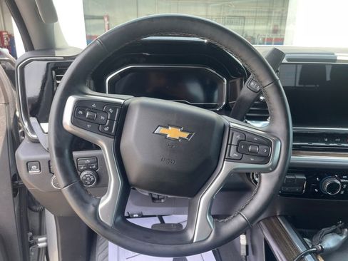 Used 2025 Chevrolet Silverado 2500 LT w/ Convenience Package AWD/4WD image 12