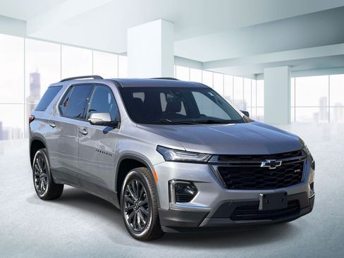Used 2023 Chevrolet Traverse RS AWD/4WD image 2