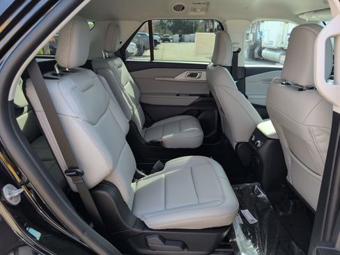 New 2026 Ford Explorer Active w/ Active Comfort Package image 15