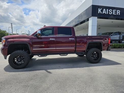 Used 2017 GMC Sierra 2500 Denali w/ Duramax Plus Package image 2