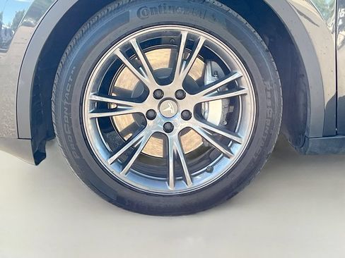Used 2025 Tesla Model Y Long Range AWD/4WD image 29