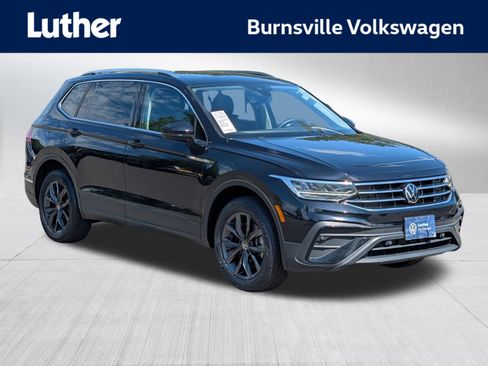 Certified 2023 Volkswagen Tiguan SE w/ Panoramic Sunroof Package AWD/4WD image 1