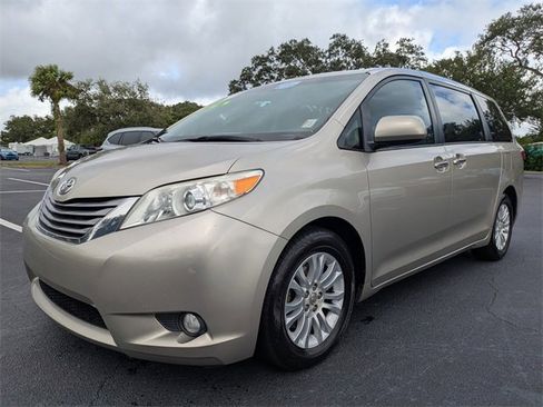 Used 2016 Toyota Sienna XLE image 8