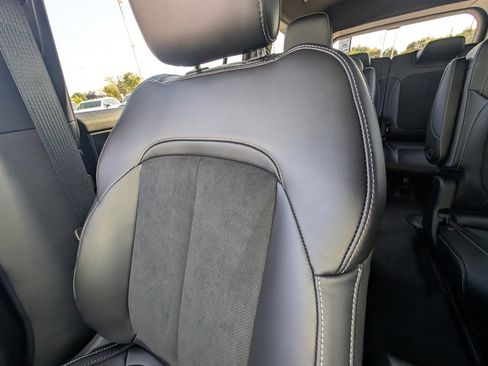 New 2025 Jeep Grand Cherokee L Altitude image 12