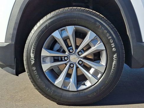 Used 2025 Chevrolet Equinox LT FWD image 8